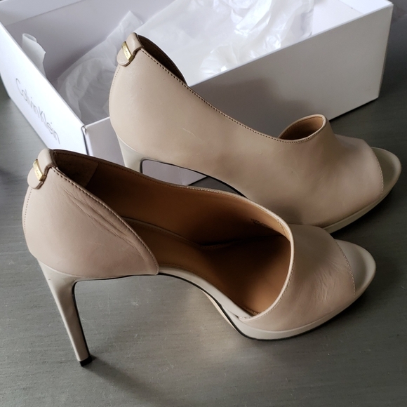Nude Calvin Klein doorway pumps - Picture 5 of 9
